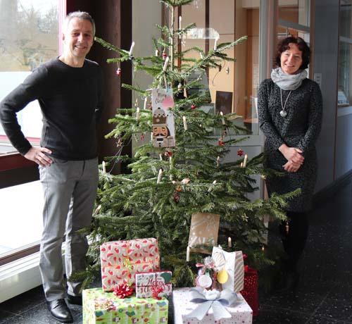 Erfolgreiche Wunschbaumaktion im Puchheimer Rathaus